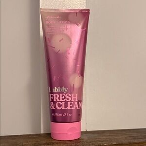 PINK Victoria's Secret Bubbly Fresh & Clean Body Lotion - Pink